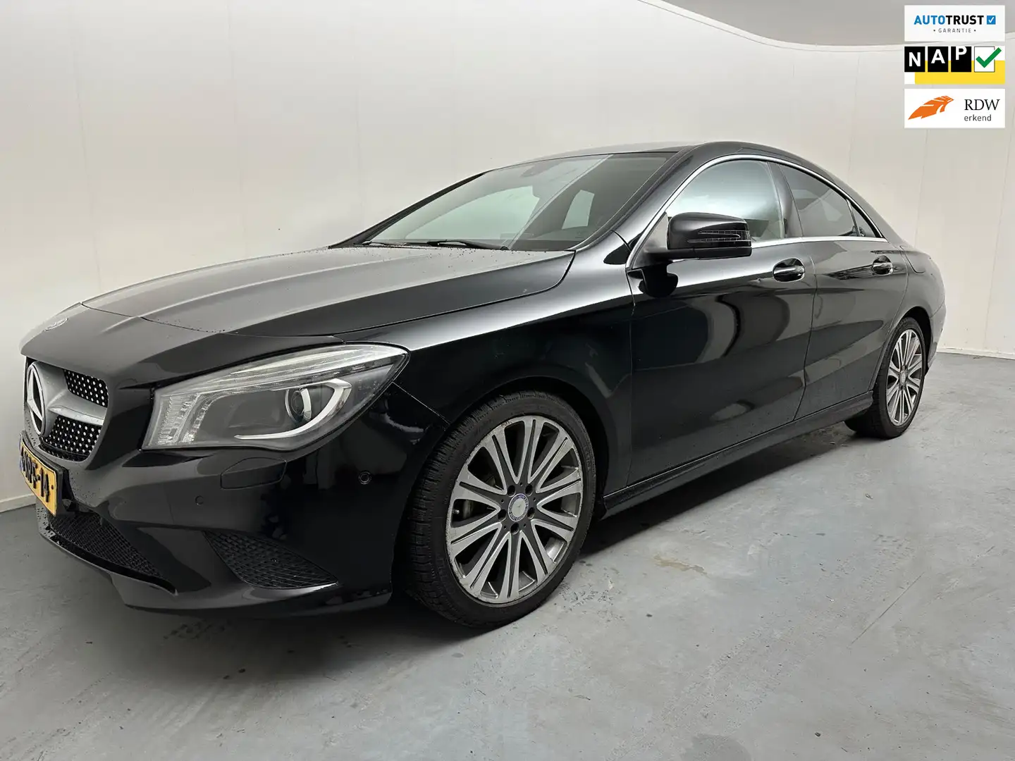 Mercedes-Benz CLA 180 BlueEFF. Lease Edition crna - 1