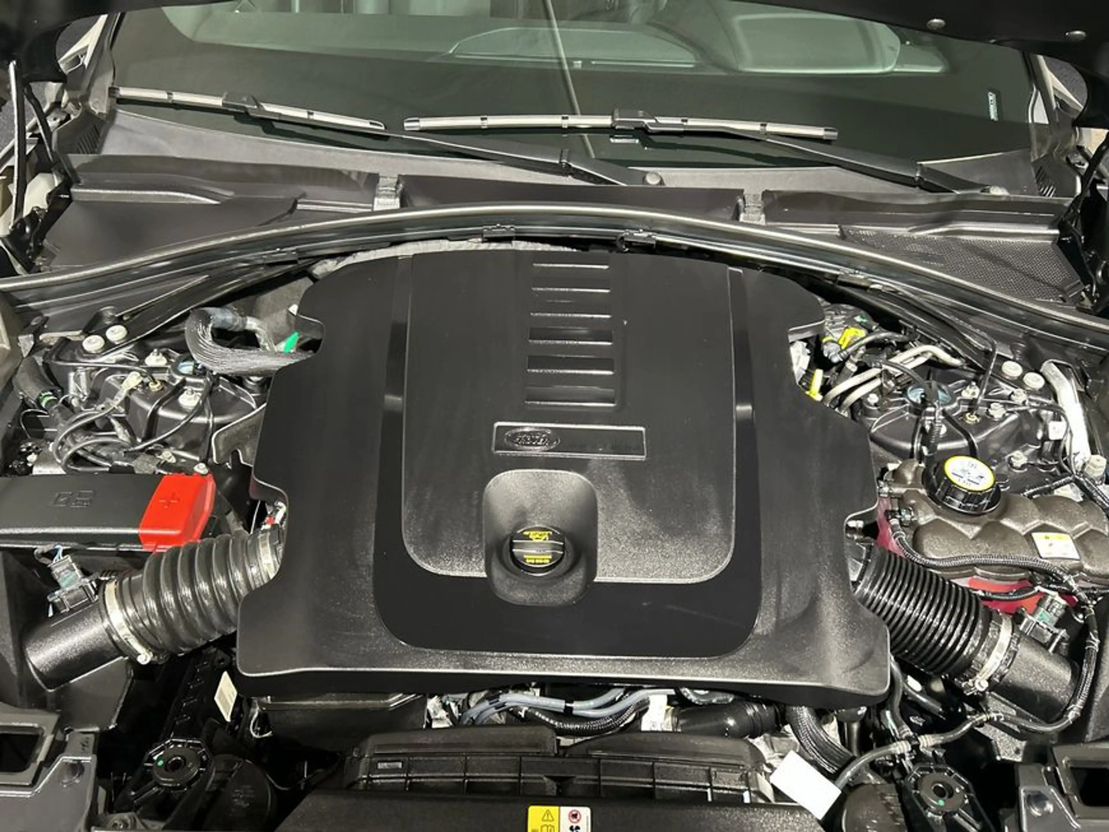 Land Rover Range Rover Velar D300 Dynamic SE — photo 10
