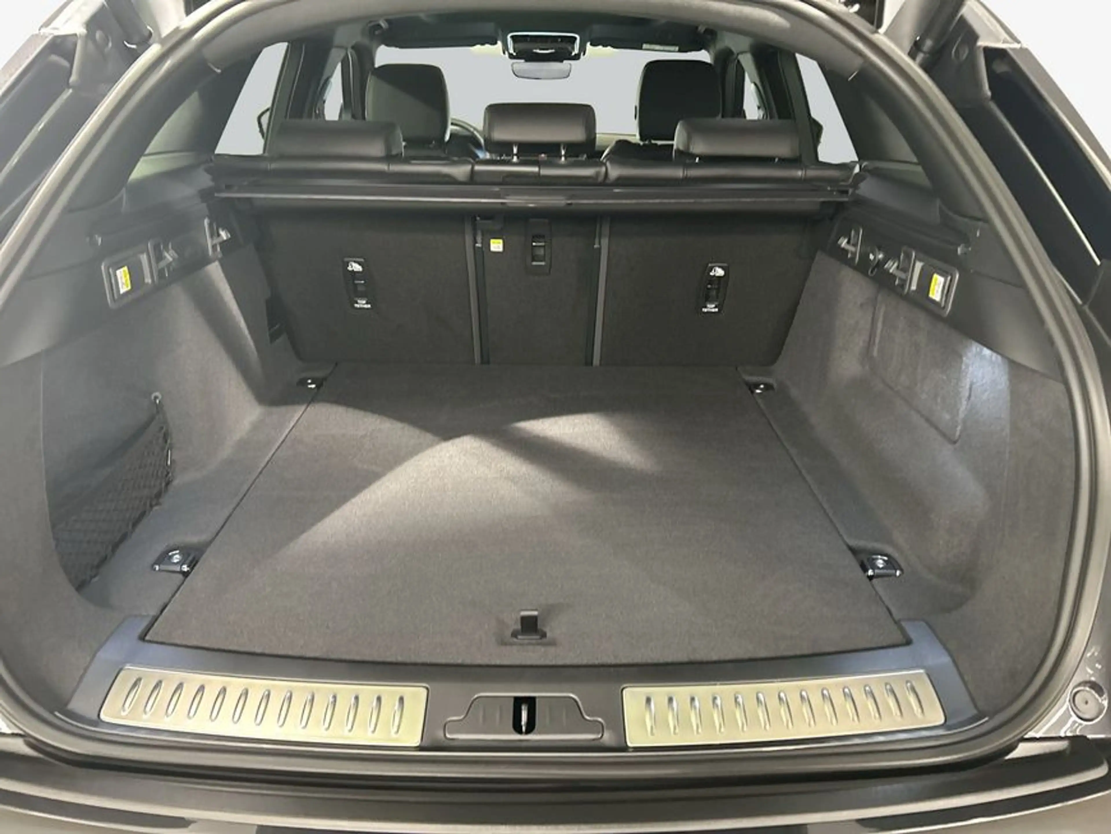 Land Rover Range Rover Velar D300 Dynamic SE — photo 11