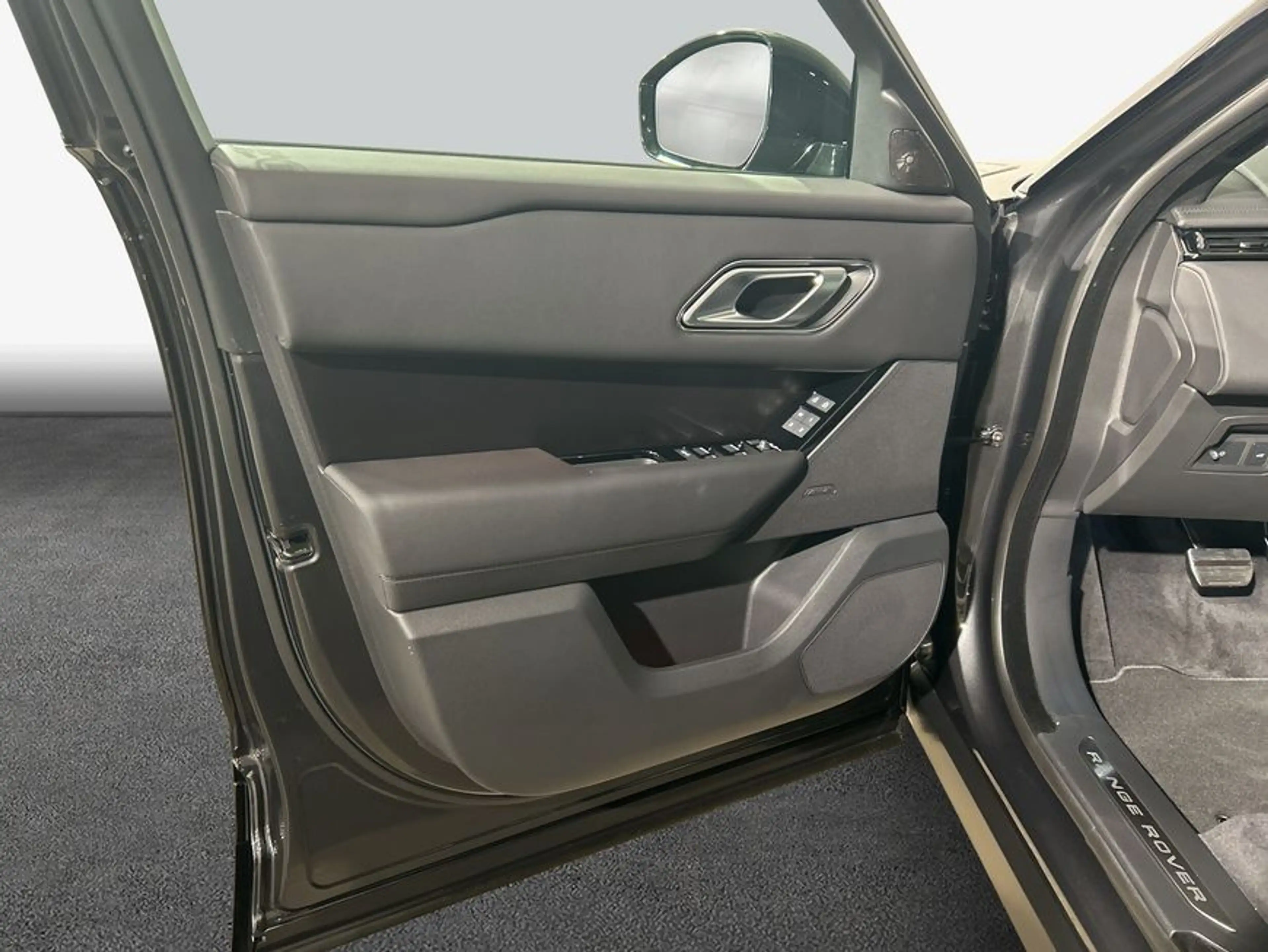 Land Rover Range Rover Velar D300 Dynamic SE — photo 13