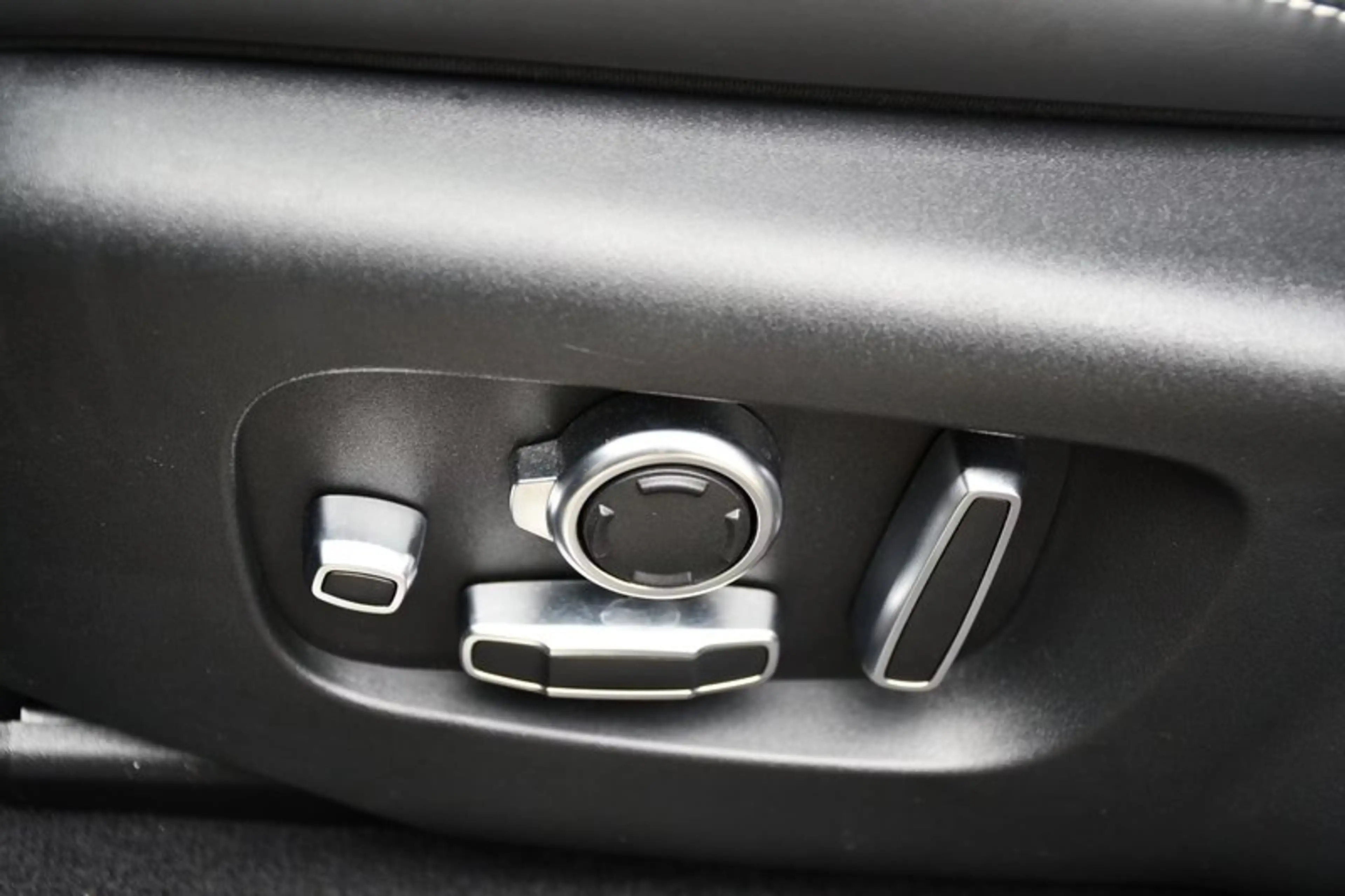 Land Rover Range Rover Velar R-Dynamic HSE *Scheckheft* — photo 14