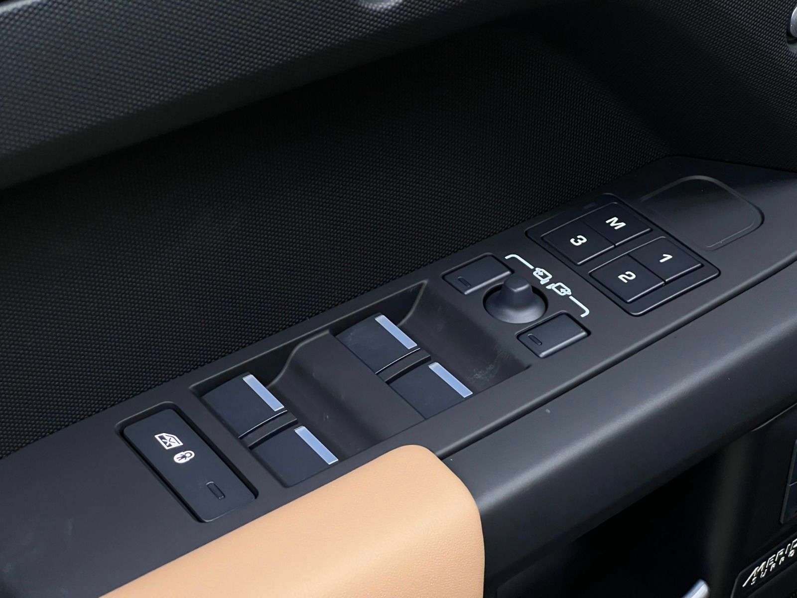 2026 Land Rover Defender 110 P400 X-DYNAMIC SE thumb 25