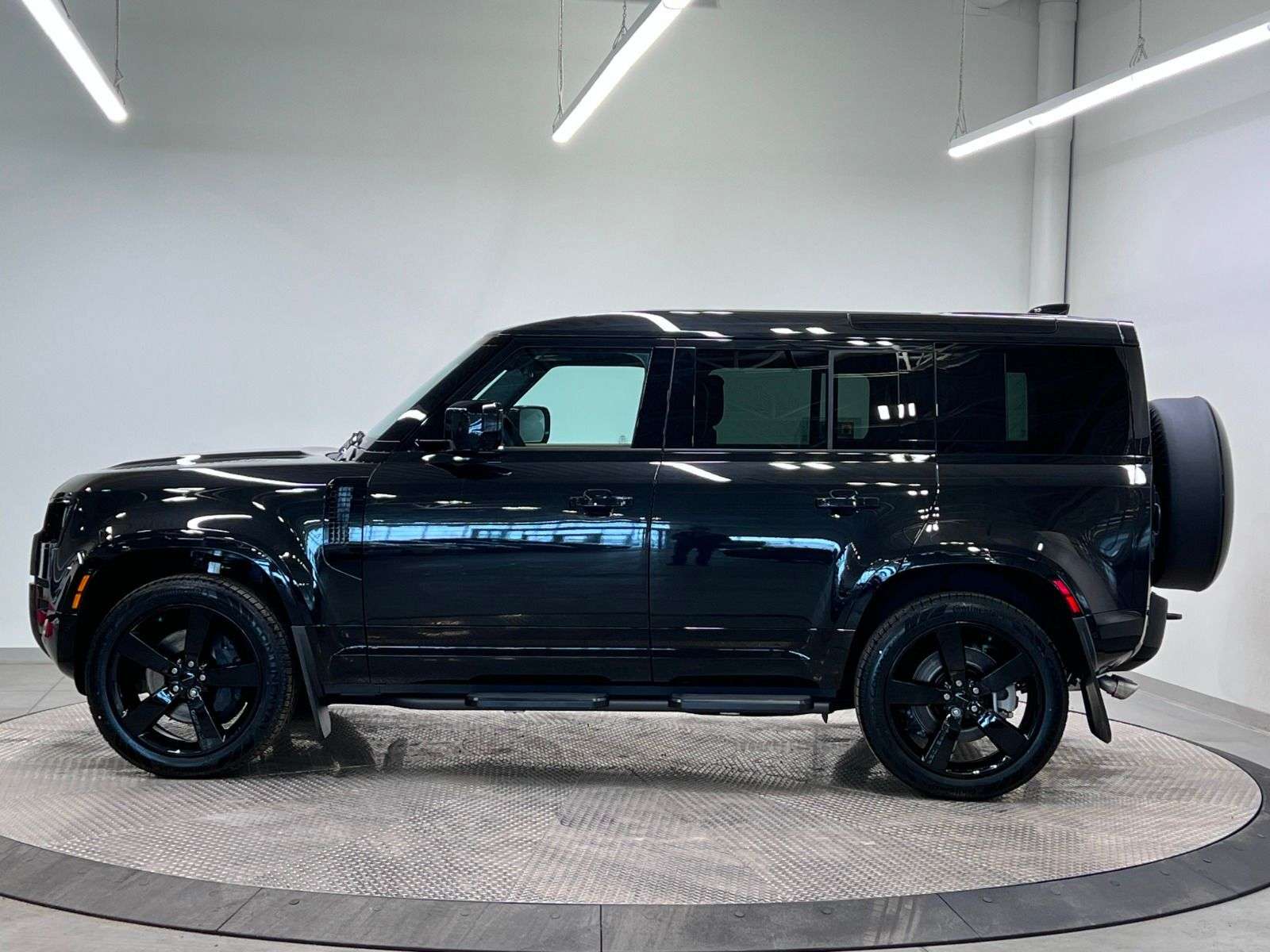 2026 Land Rover Defender 110 P400 X-DYNAMIC SE thumb 6