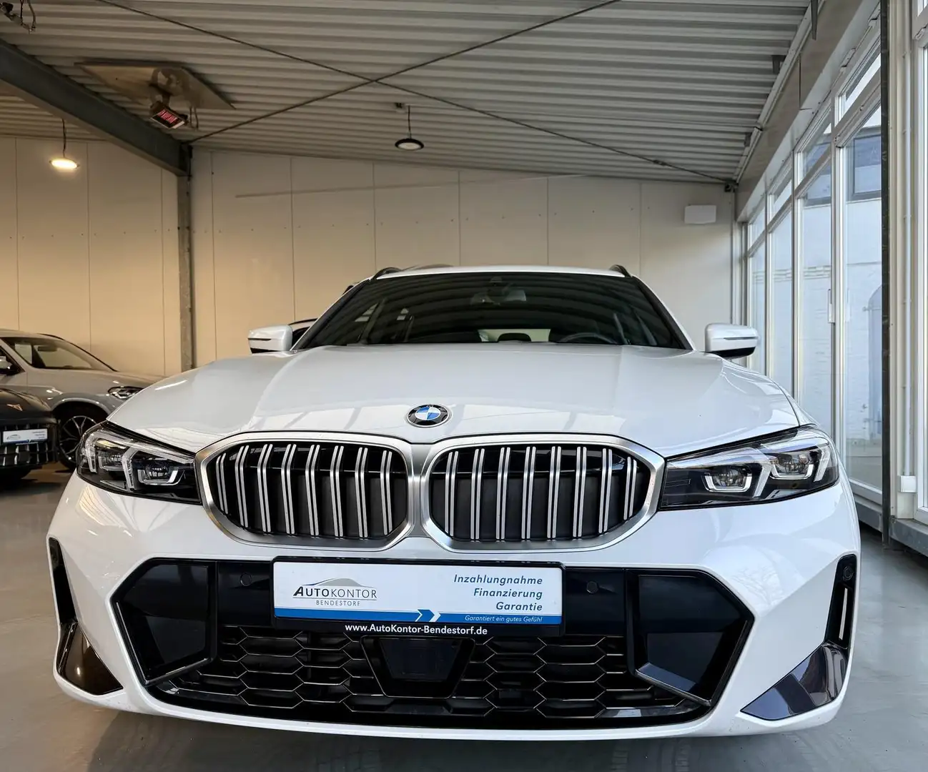 BMW 330 i xDrive M Sport Autom., *LED *Navi *Kamera *ACC * Weiß - 1