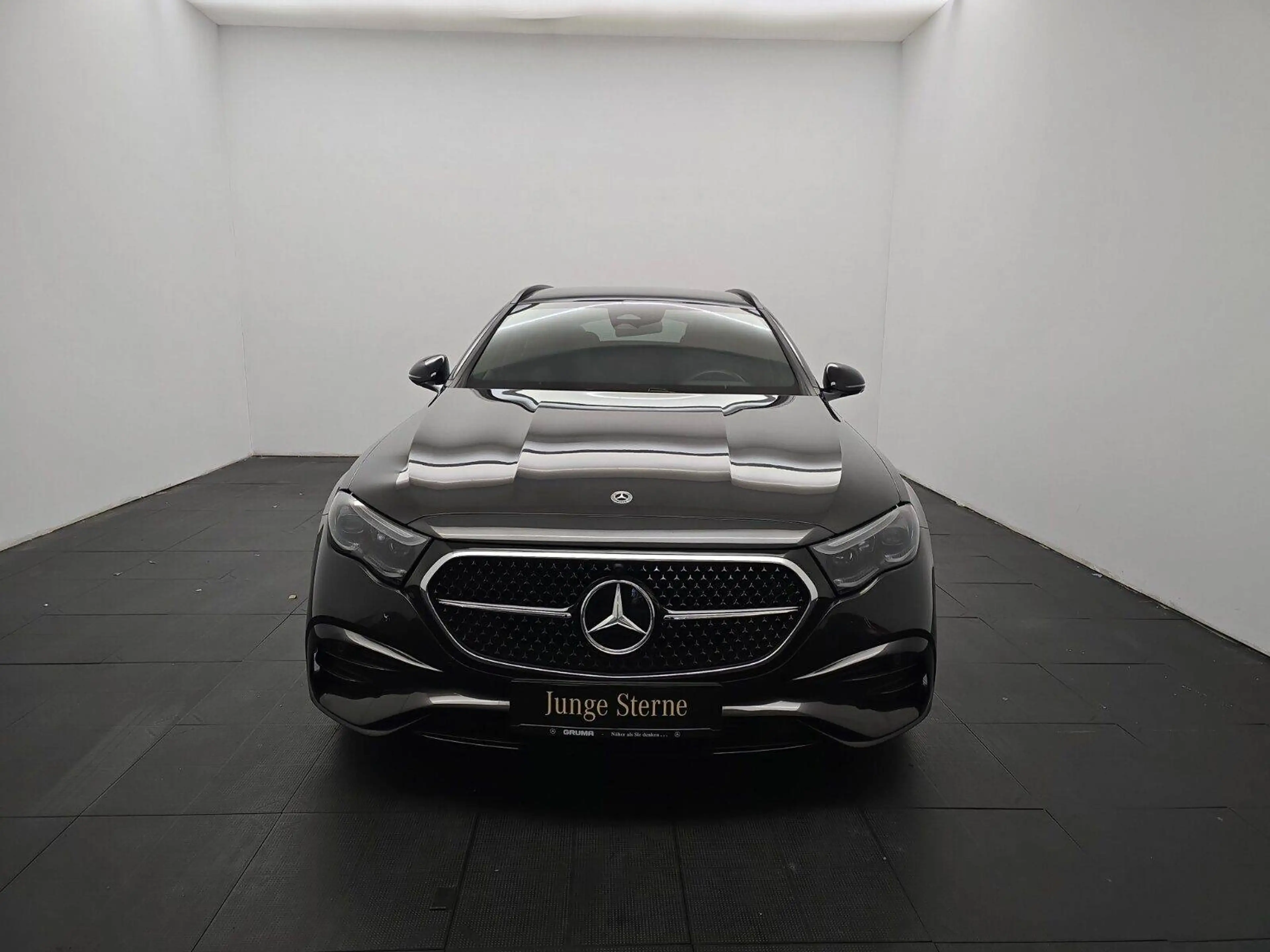 Mercedes-Benz E 300 E 300 de 4Matic AMG Line Premium (214.209)