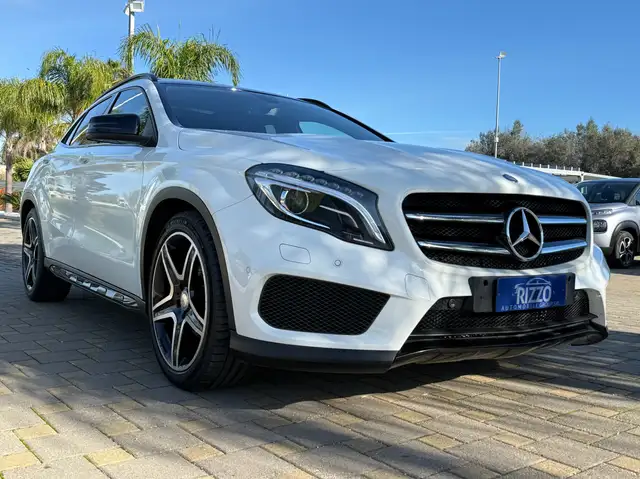 Mercedes-Benz GLA 200 D AUTOMATIC PREMIUM AMG TETTO XENON NAVI 12/2015