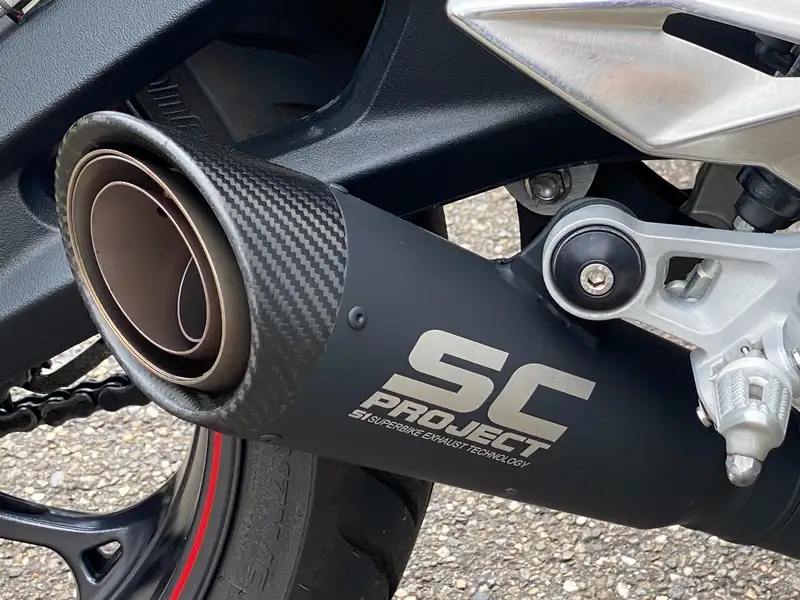 Triumph Street Triple RS - foto 8