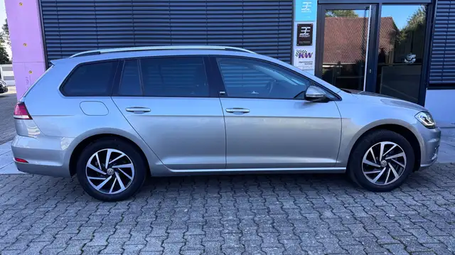 Volkswagen Golf view 8