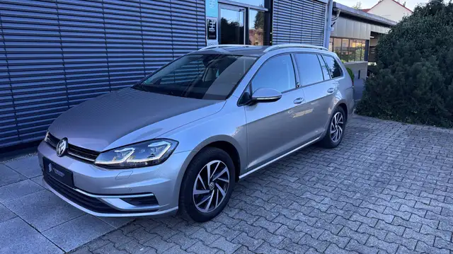 Volkswagen Golf view 3