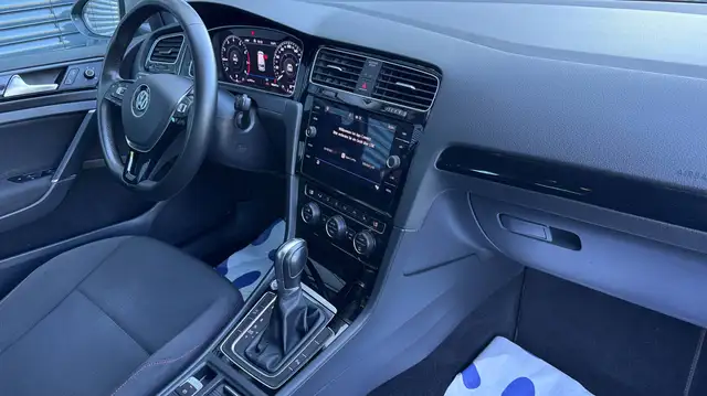 Volkswagen Golf view 12
