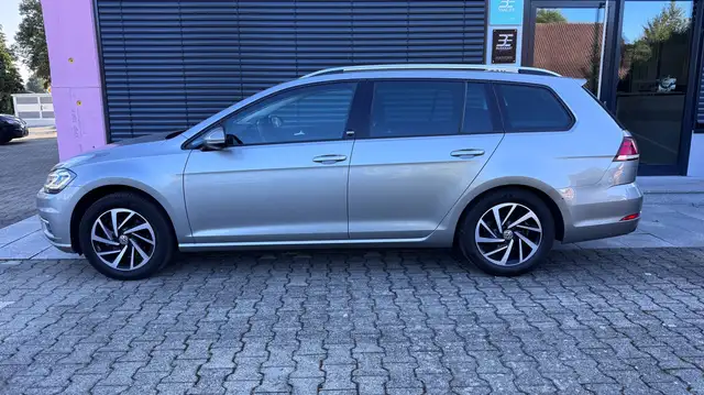 Volkswagen Golf view 4
