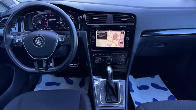 Volkswagen Golf view 14