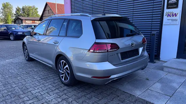 Volkswagen Golf view 5