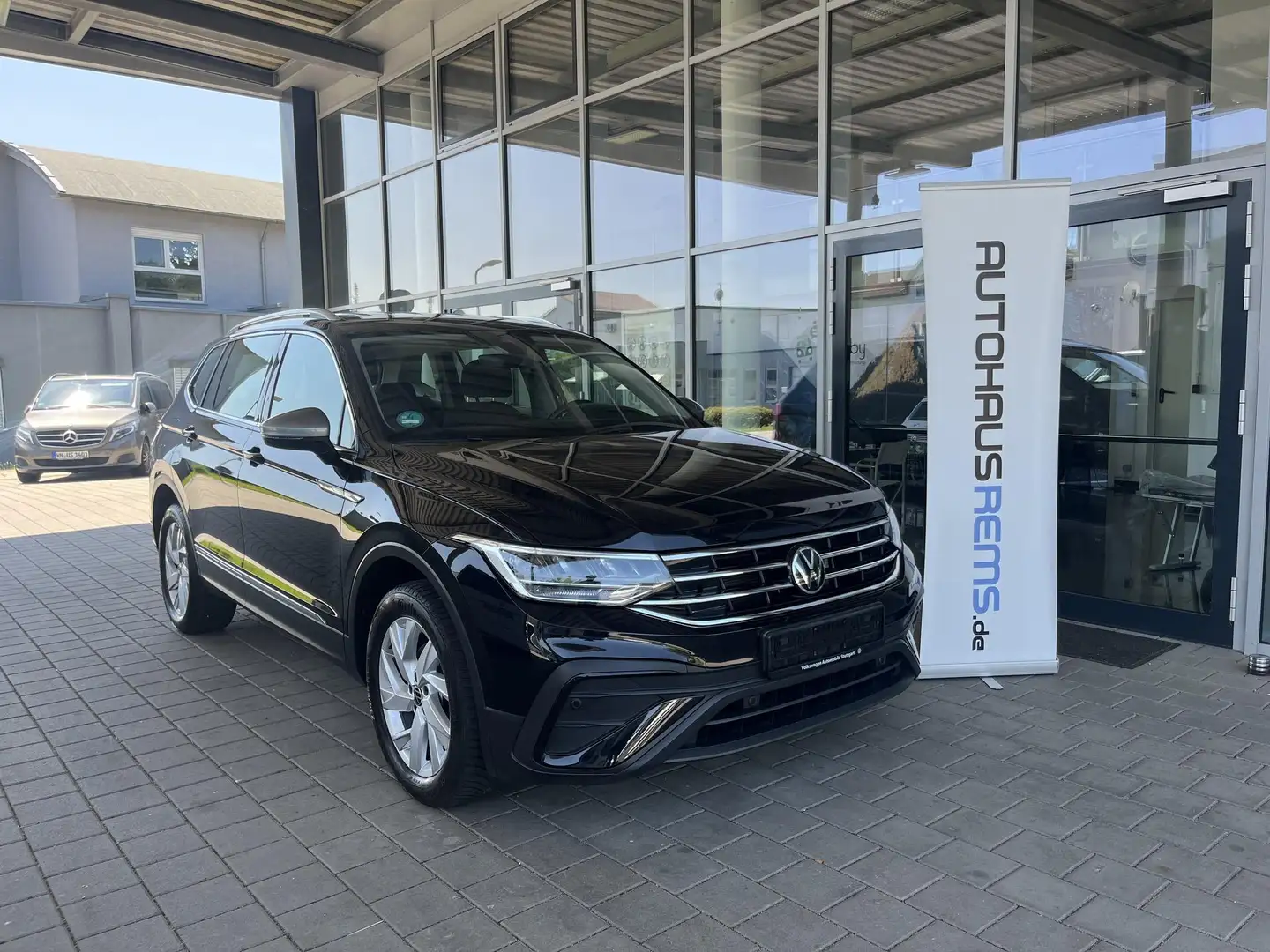 Volkswagen Tiguan Allspace Tiguan Allspace lang, ACC, NAVI, HEAD-UP, SHZ Schwarz - 1