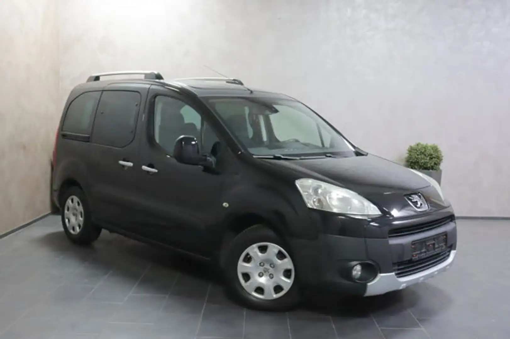 Peugeot Partner Tepee Family 5-Sitzer PANO 2.HAND PDC Schwarz - 2