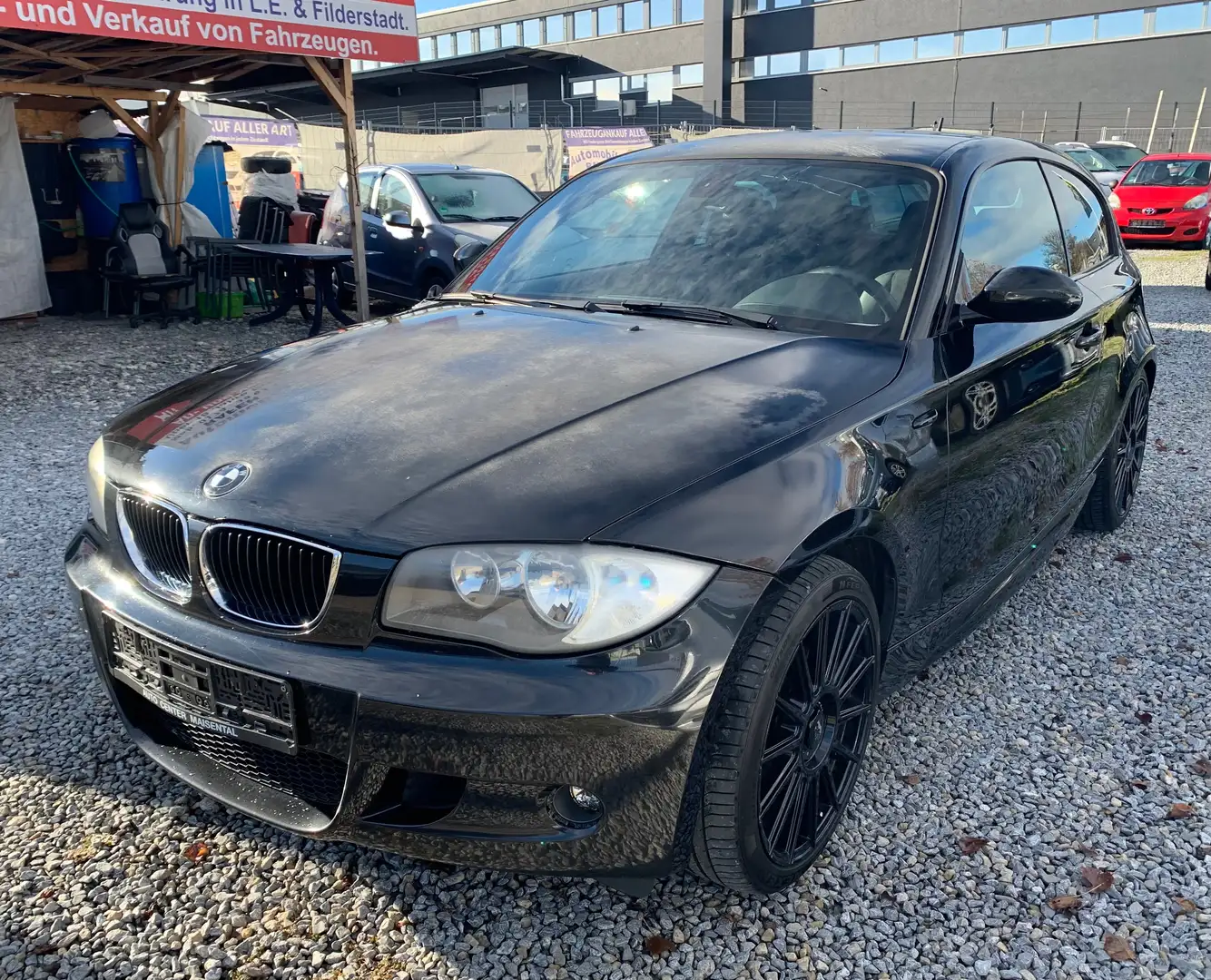 BMW 118 1er Diesel (3-Türer) 118d DPF. M Paket Schwarz - 1