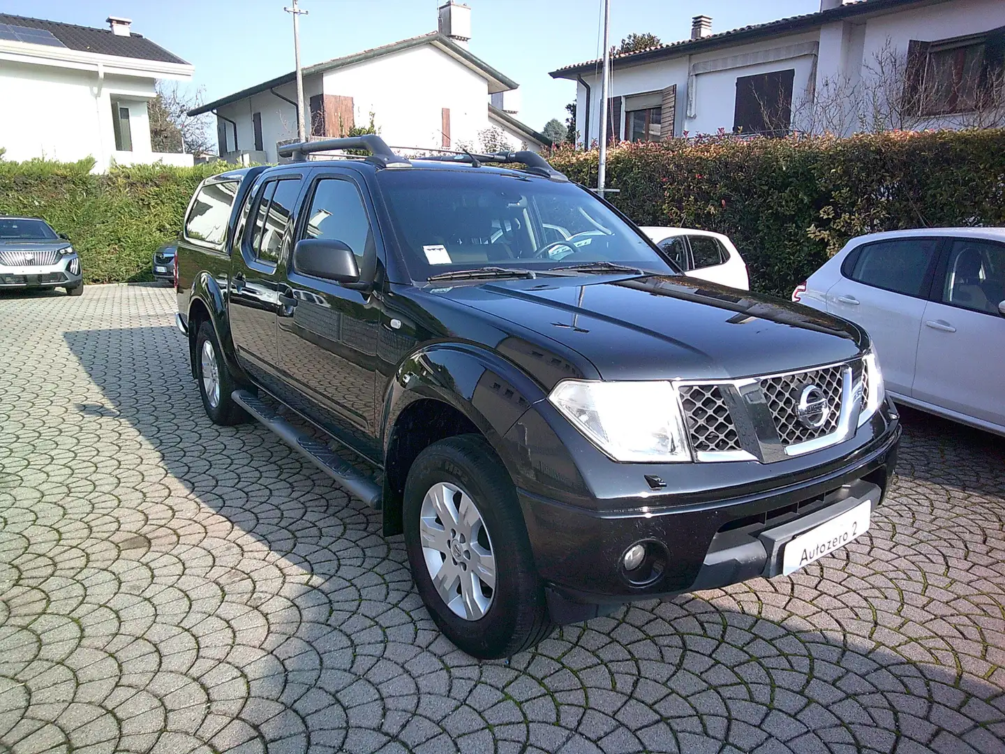 Nissan Navara Navara d.cab 2.5 dci LE 174cv 4x4 gancio hard top Noir - 2