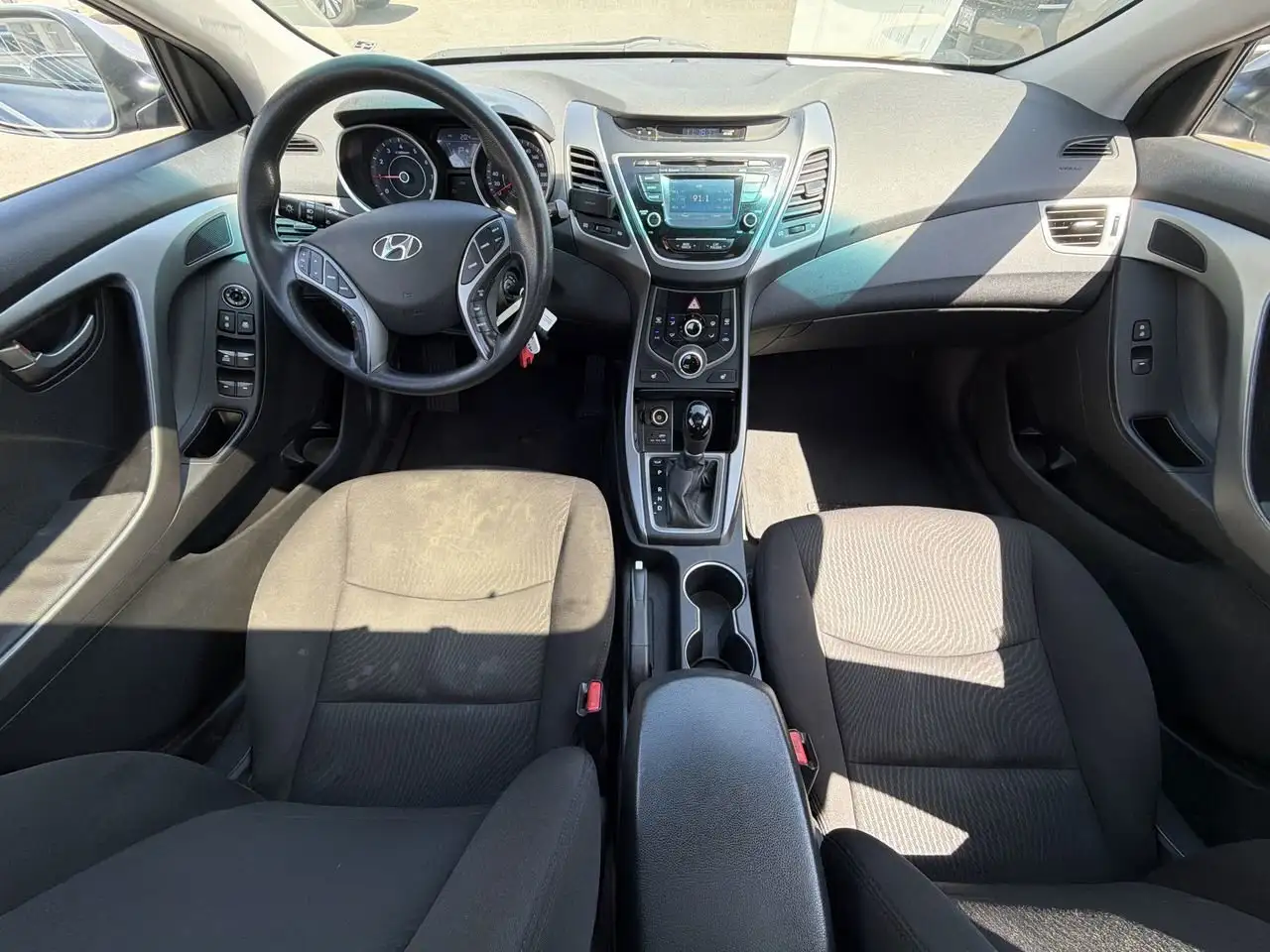 Hyundai ELANTRA снимка Hyundai ELANTRA