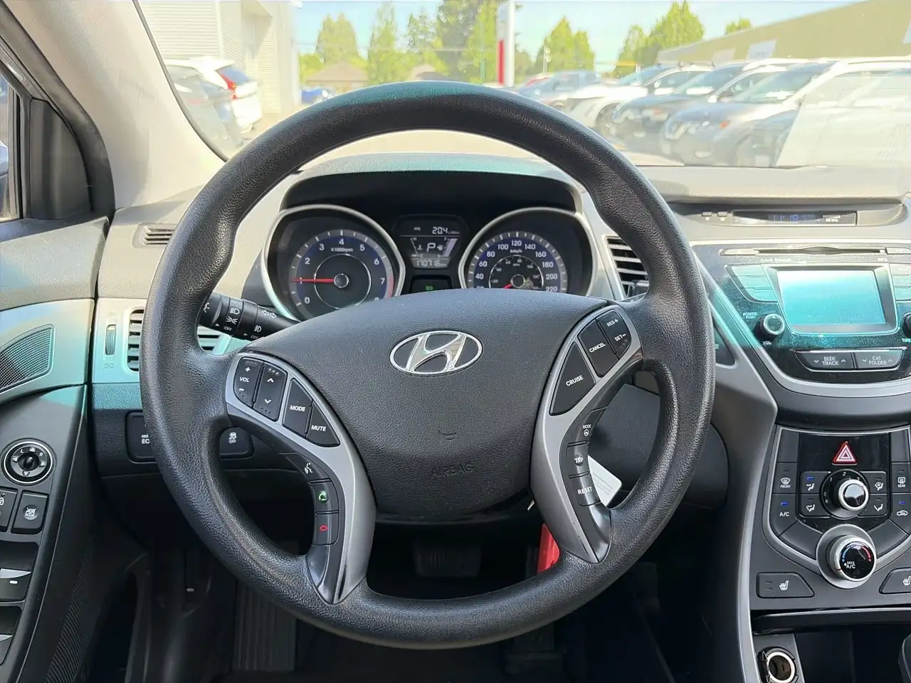 Hyundai ELANTRA снимка Hyundai ELANTRA