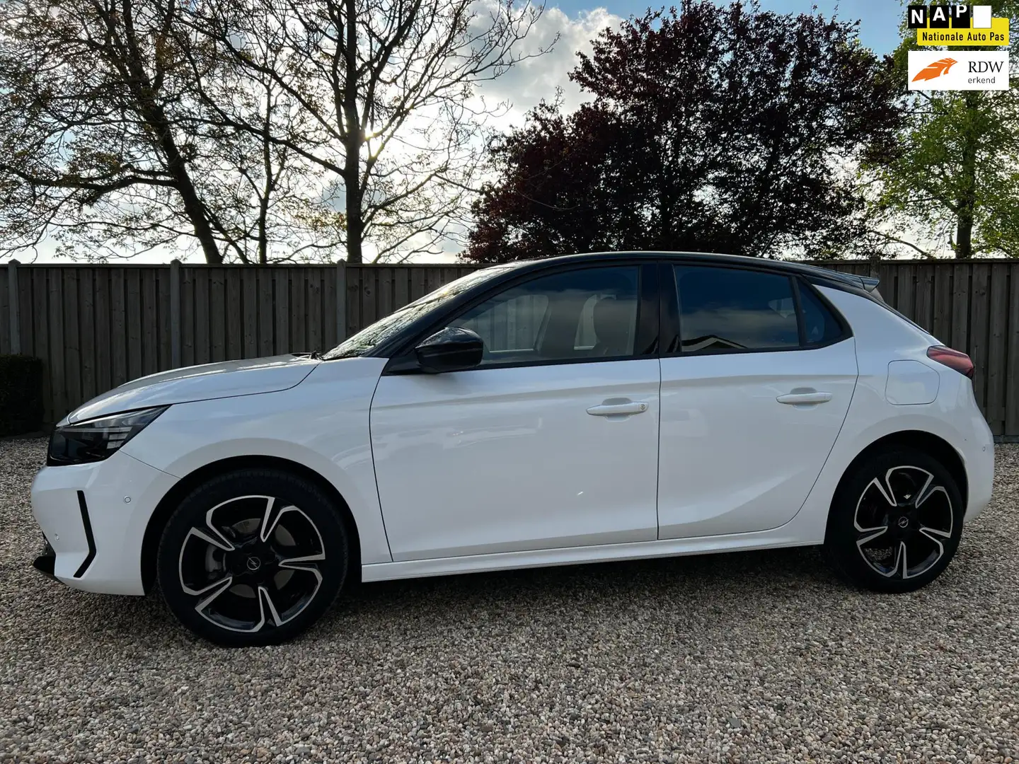 Opel Corsa 1.2 Turbo GS Navigatie & Winterpakket & Camera Wit - 1