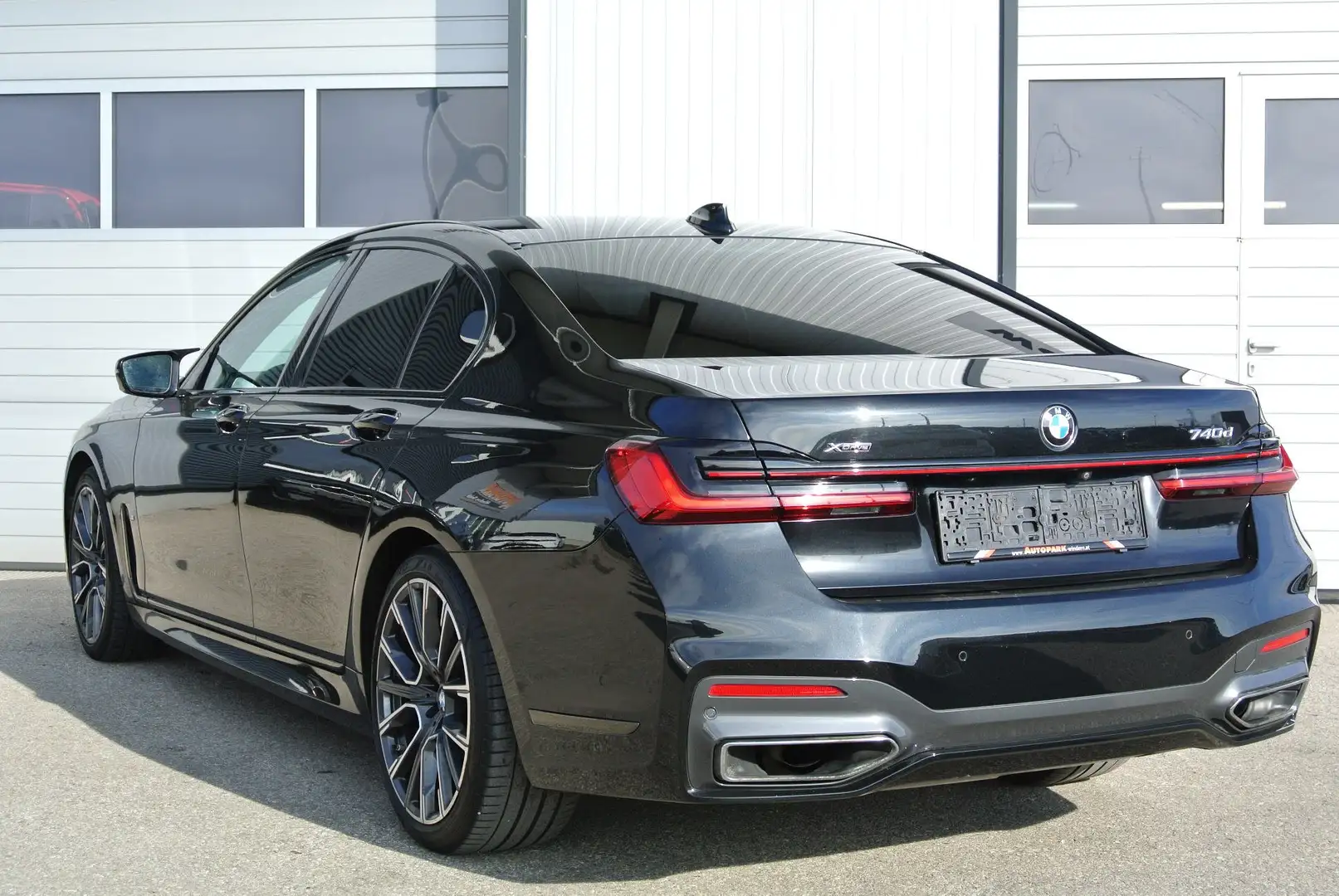 BMW 740 740d xDrive Aut. ** M-Paket * LED * SD * HUD * Schwarz - 2