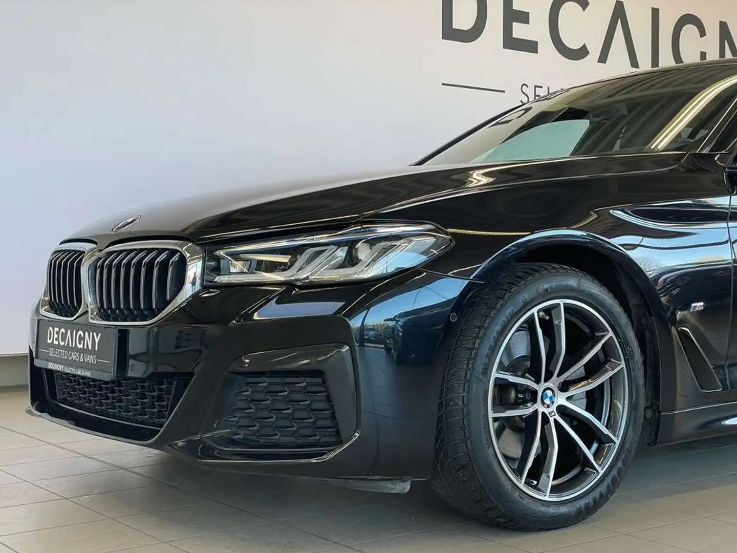 BMW 520 i M-Pack *App Connect*Panodak*Camera*Trekhaak Noir - 2