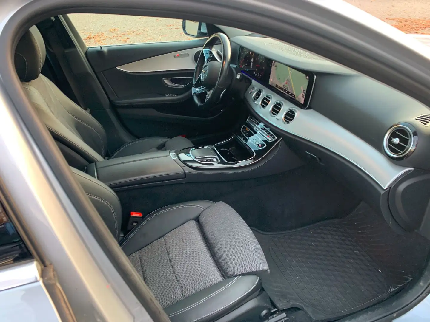 Mercedes-Benz E 220 T d*Avantgarde*MBUX*Kamera* Silber - 2