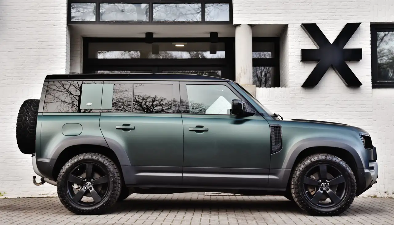 Land Rover Defender 110 D240 FIRST EDITION ***LICHTE VRACHT*** — foto 3