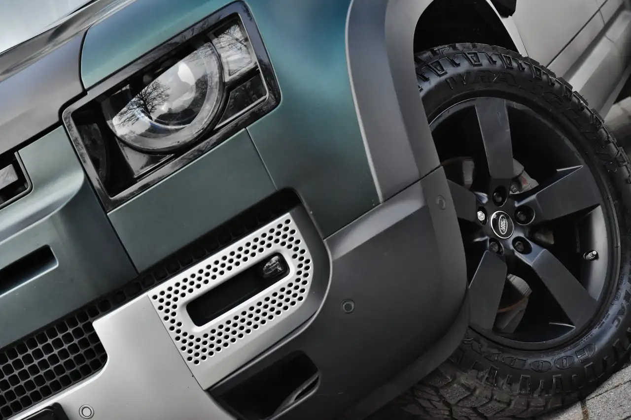 Land Rover Defender 110 D240 FIRST EDITION ***LICHTE VRACHT*** — foto 7