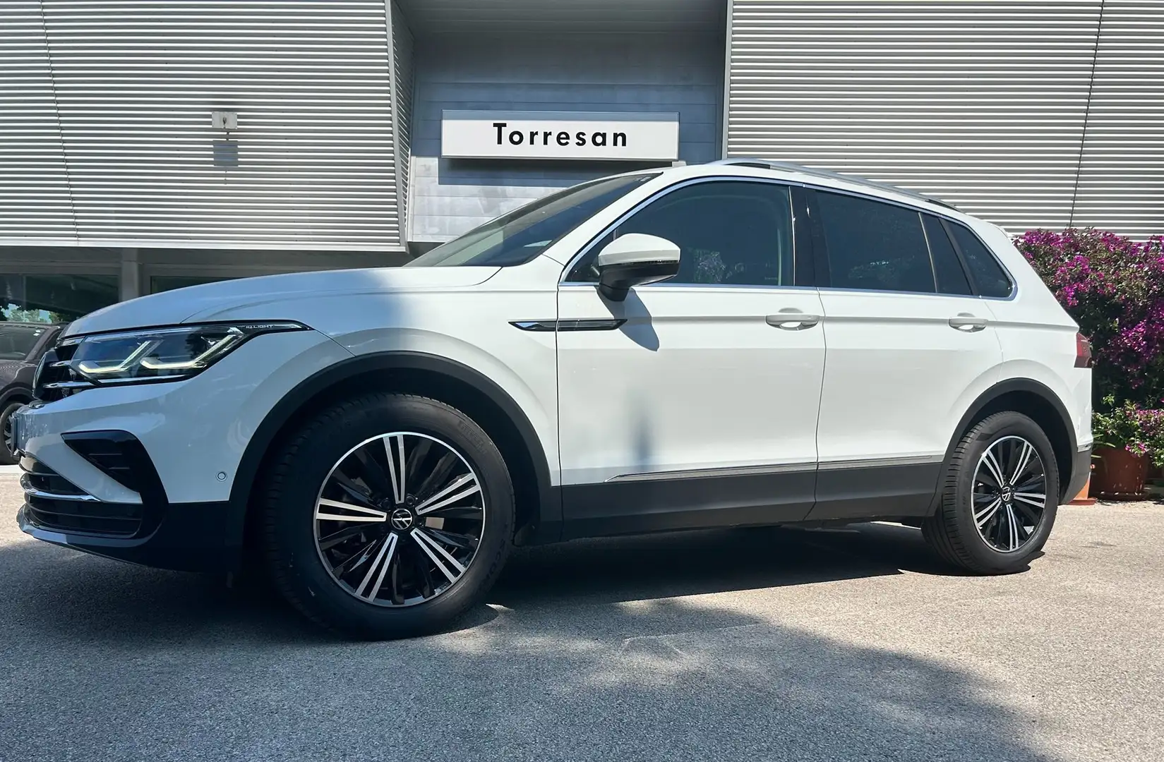 Volkswagen Tiguan Tiguan 1.5 tsi Elegance 150cv dsg Bianco - 1