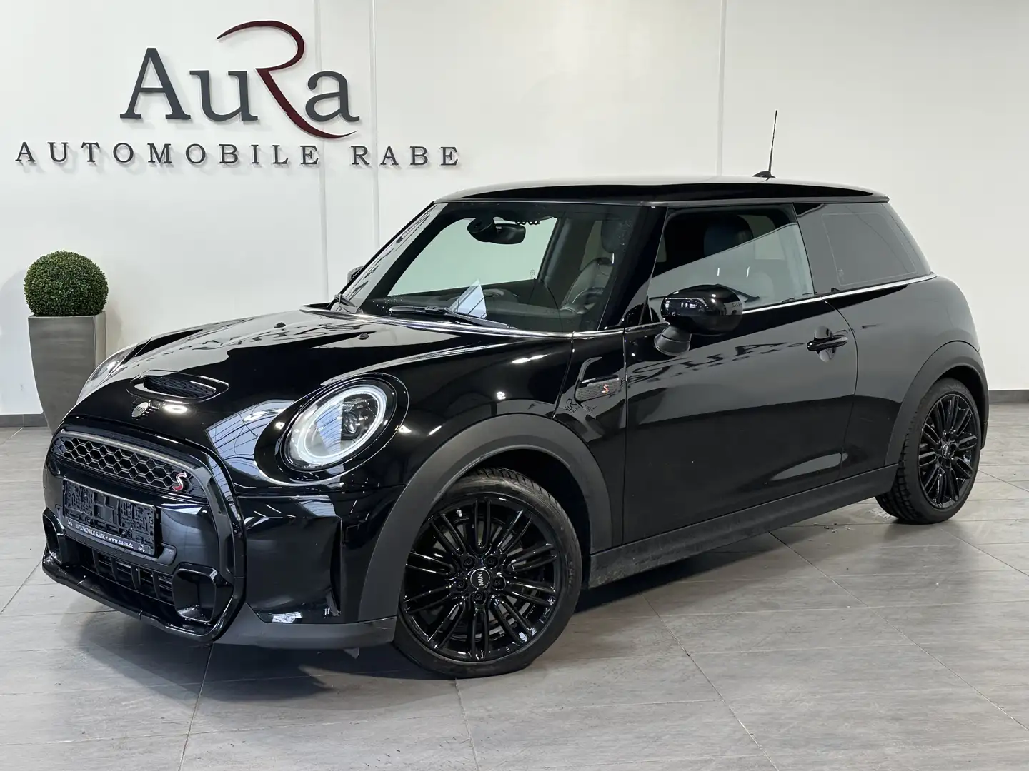 MINI Cooper S Classic Trim Black Aut. NAV+LED+DCC+1HD Schwarz - 2