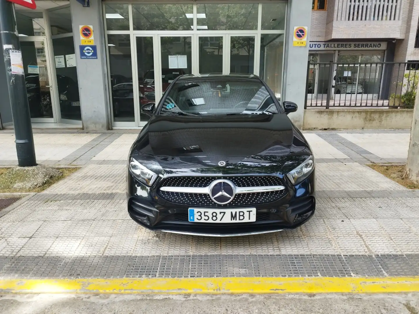 Mercedes-Benz A 180 180d Progressive Line Advanced 8G-DCT Zwart - 1