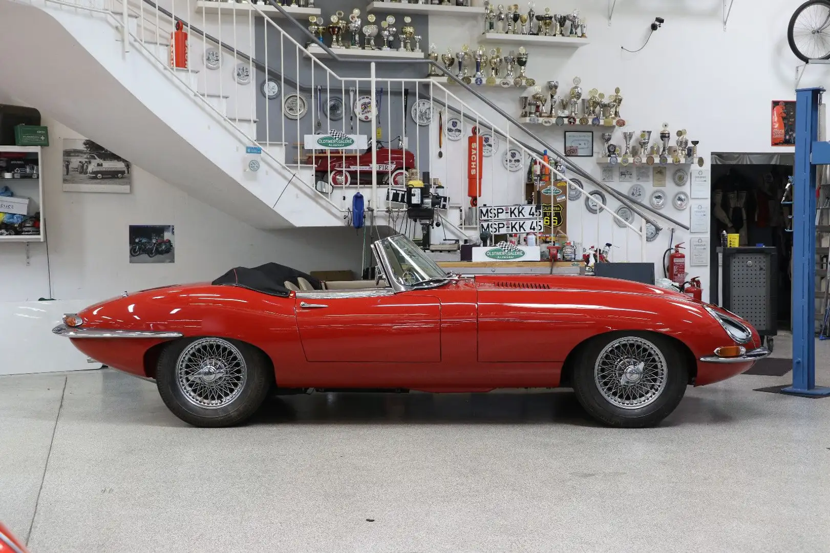 Jaguar E-Type Rot - 2