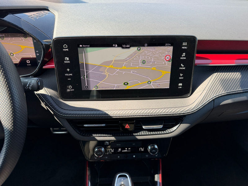 Skoda Fabia 1.5 TSI Monte Carlo DSG Navi LED — photo 13