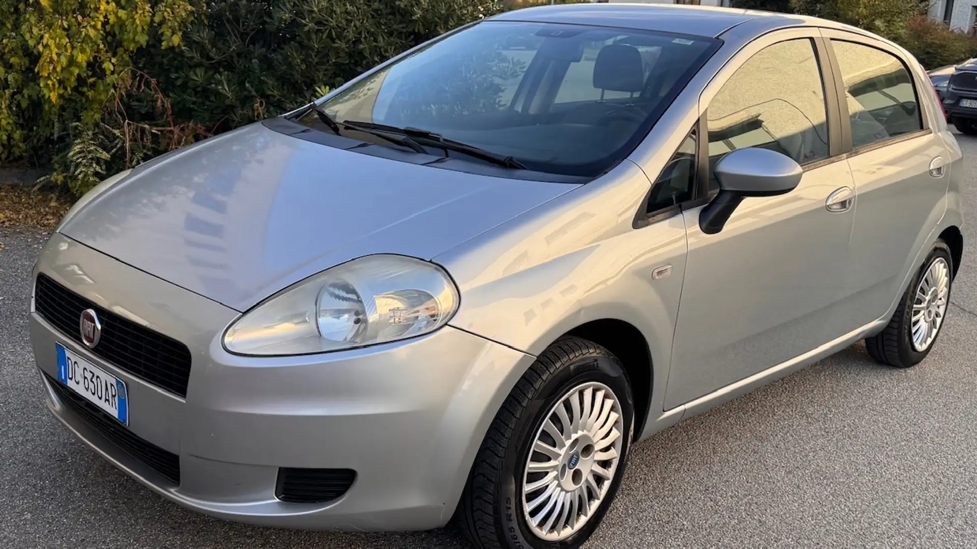 Fiat Grande Punto Grande Punto 5p 1.2 Active 65cv Gris - 1
