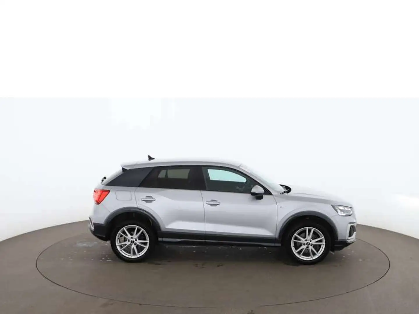 Audi Q2 40 TFSI quattro S-Line Aut MATRIX NAVI LEDER Silber - 2