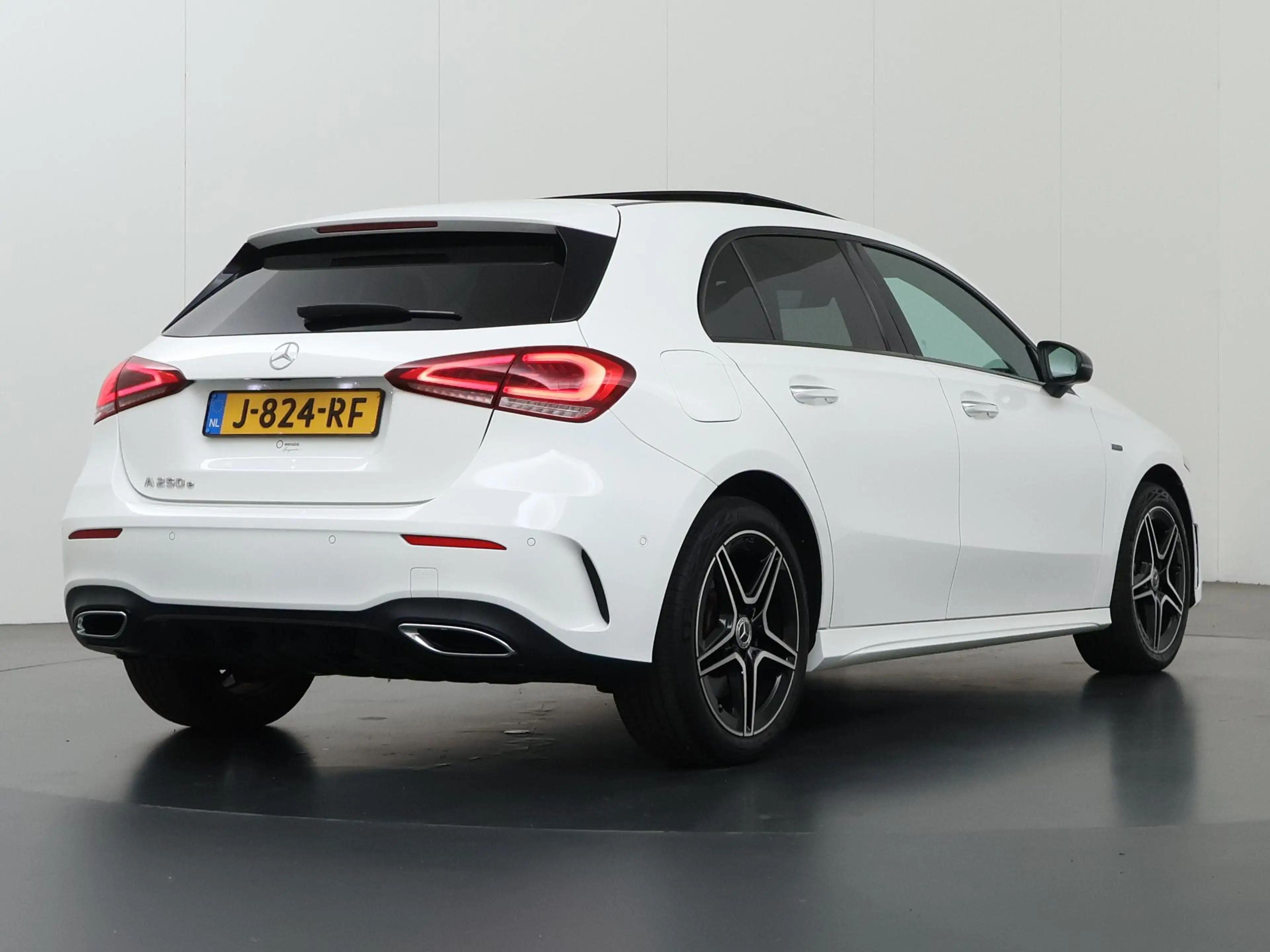 Mercedes-Benz A 250 e Business Solution AMG Limited | Night | Panorama — photo 2