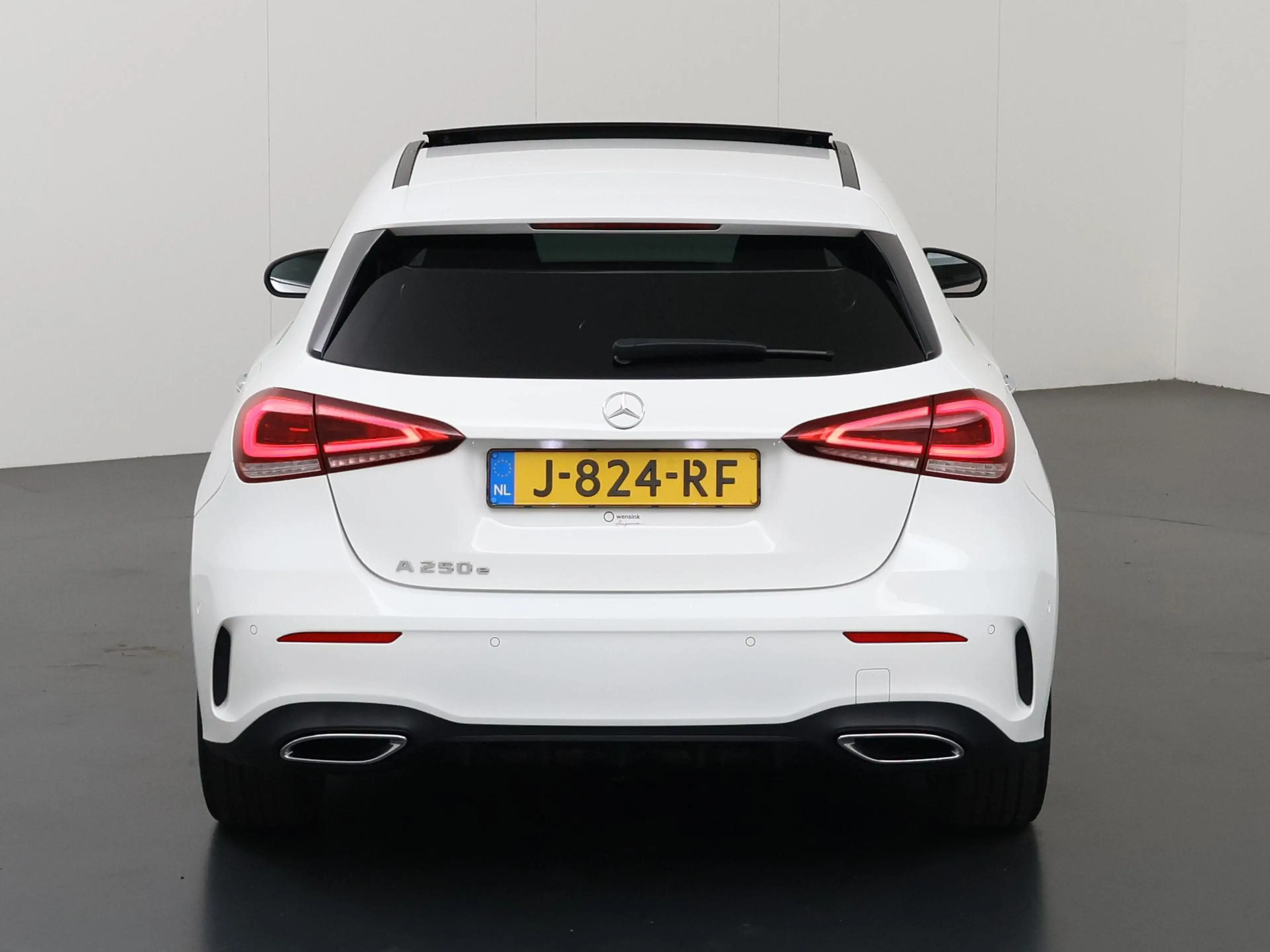 Mercedes-Benz A 250 e Business Solution AMG Limited | Night | Panorama — photo 4