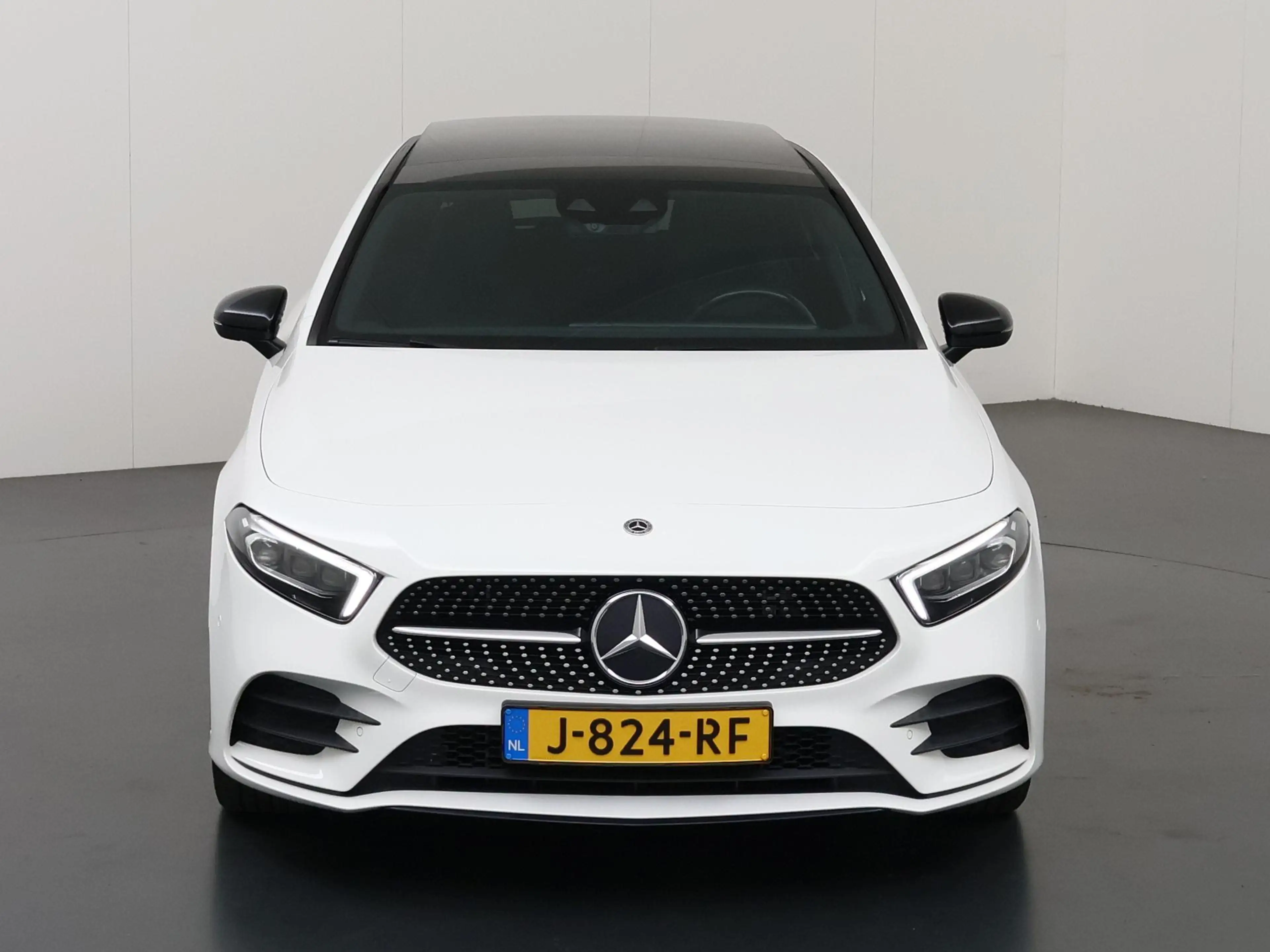 Mercedes-Benz A 250 e Business Solution AMG Limited | Night | Panorama — photo 3