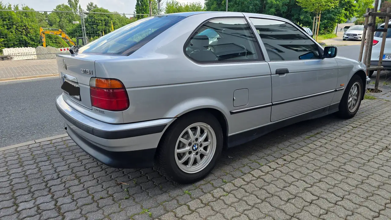 BMW 316i, foto 2