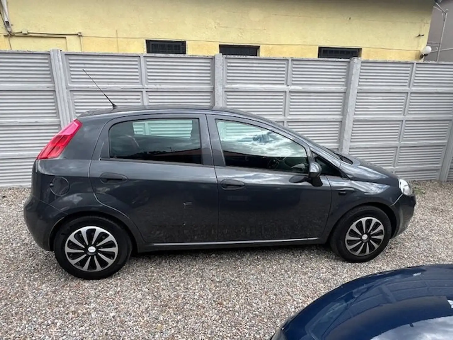 Fiat Punto Punto III 2012 5p 1.3 mjt Lounge s Grijs - 2