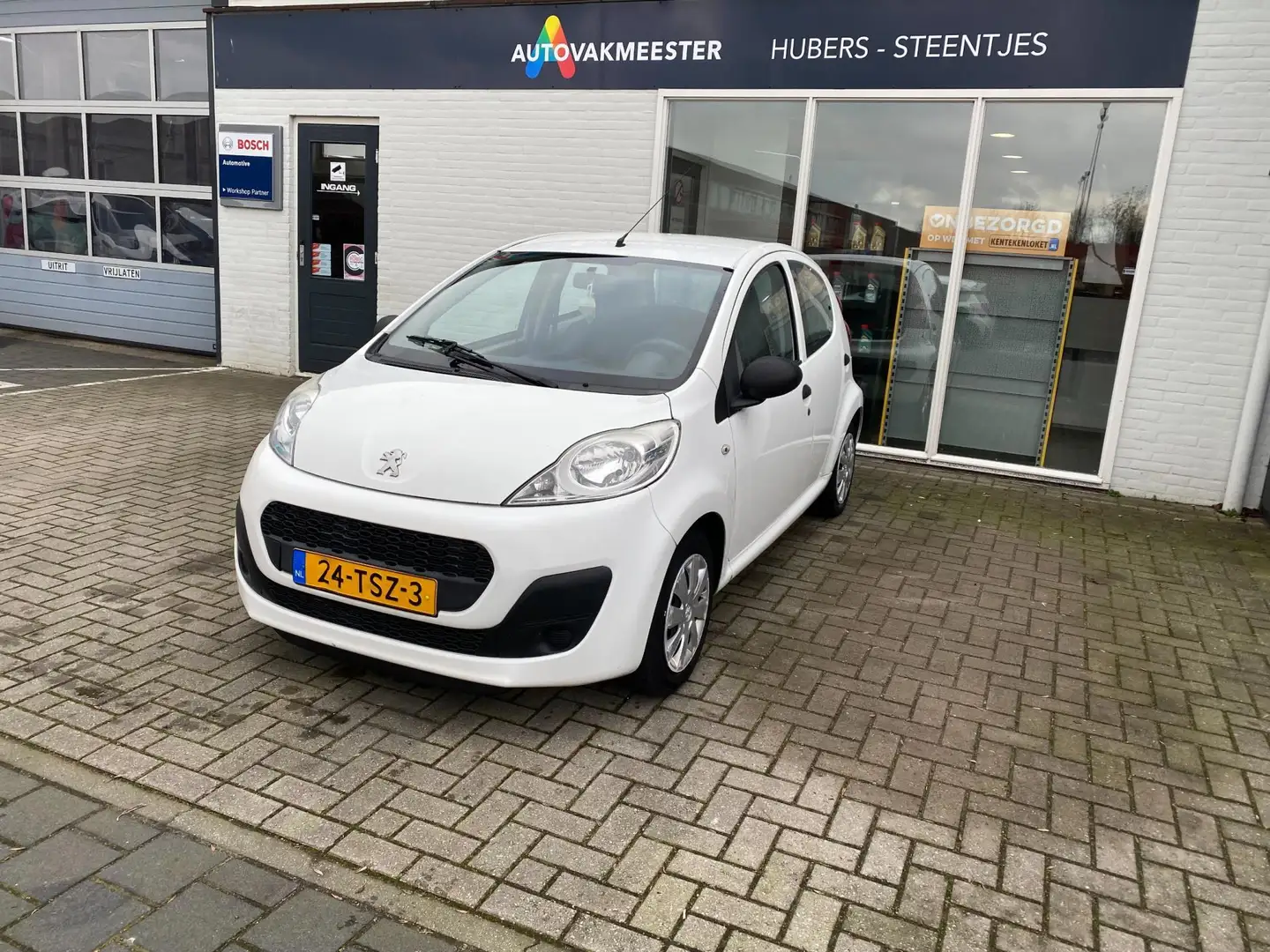 Peugeot 107 1.0 Access Accent Weiß - 2
