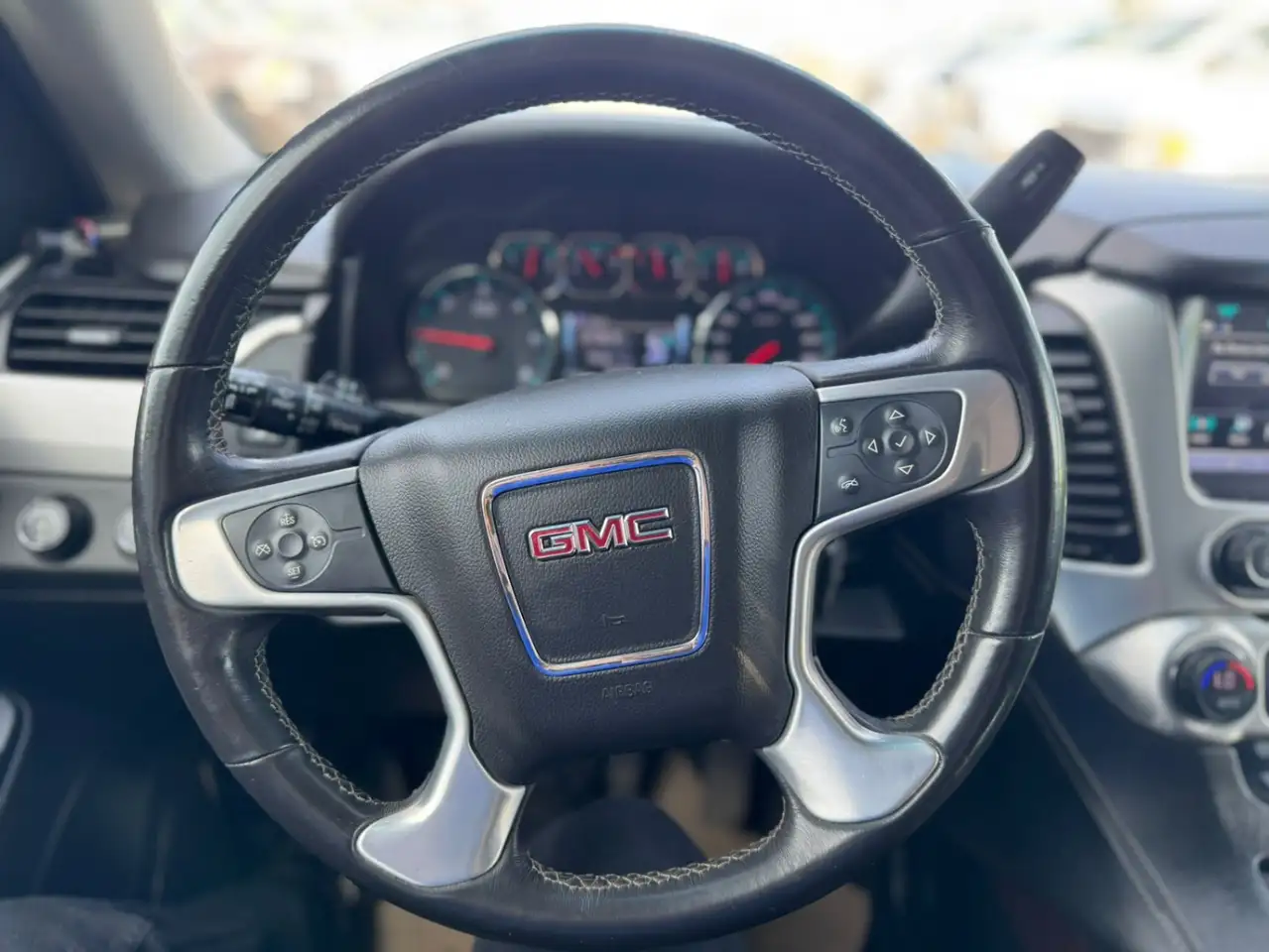 GMC Yukon снимка GMC Yukon