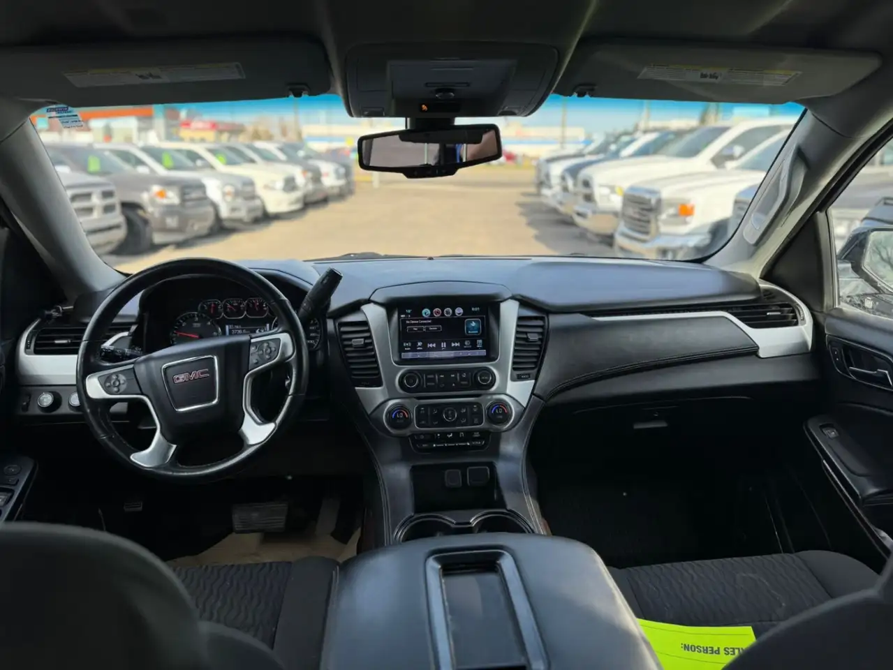 GMC Yukon снимка GMC Yukon