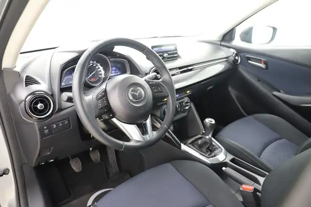Mazda 2 view 9