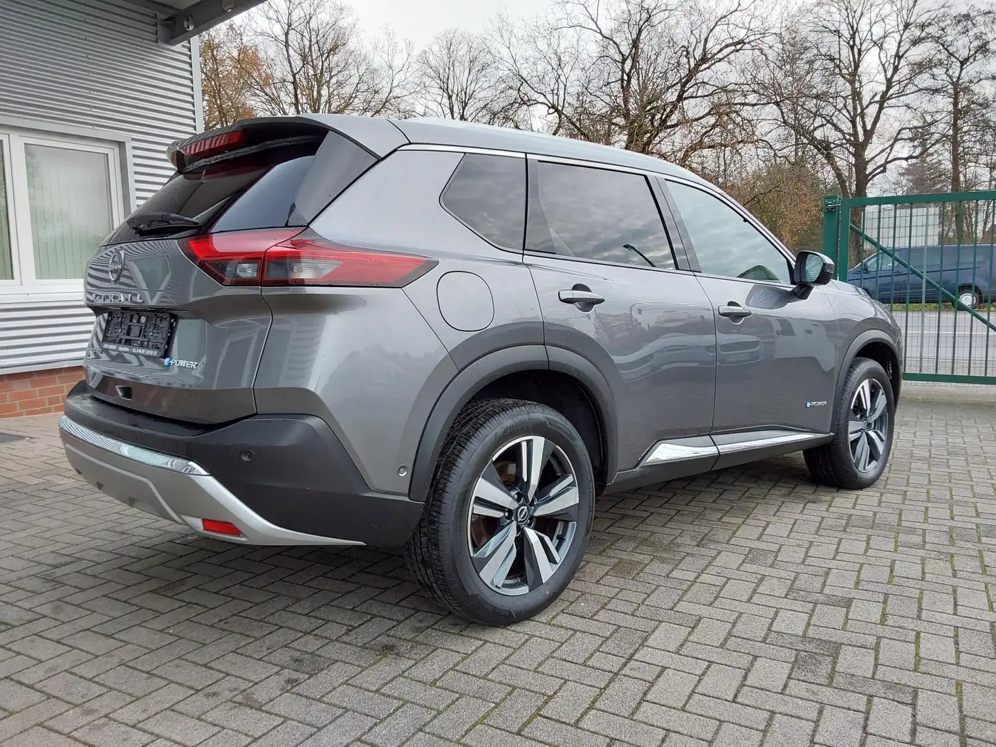 Nissan X-Trail e-POWER 4x4 e-4ORCE Tekna ACC/APP/LED/PDC/SHZ 1... Grau - 2