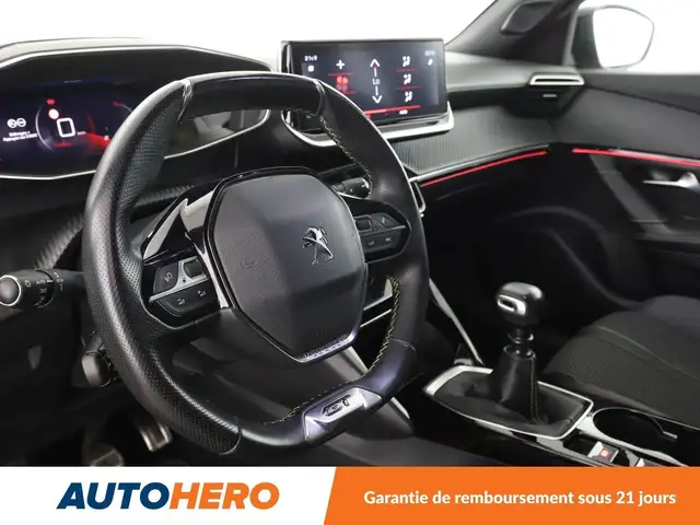Peugeot 2008 view 11