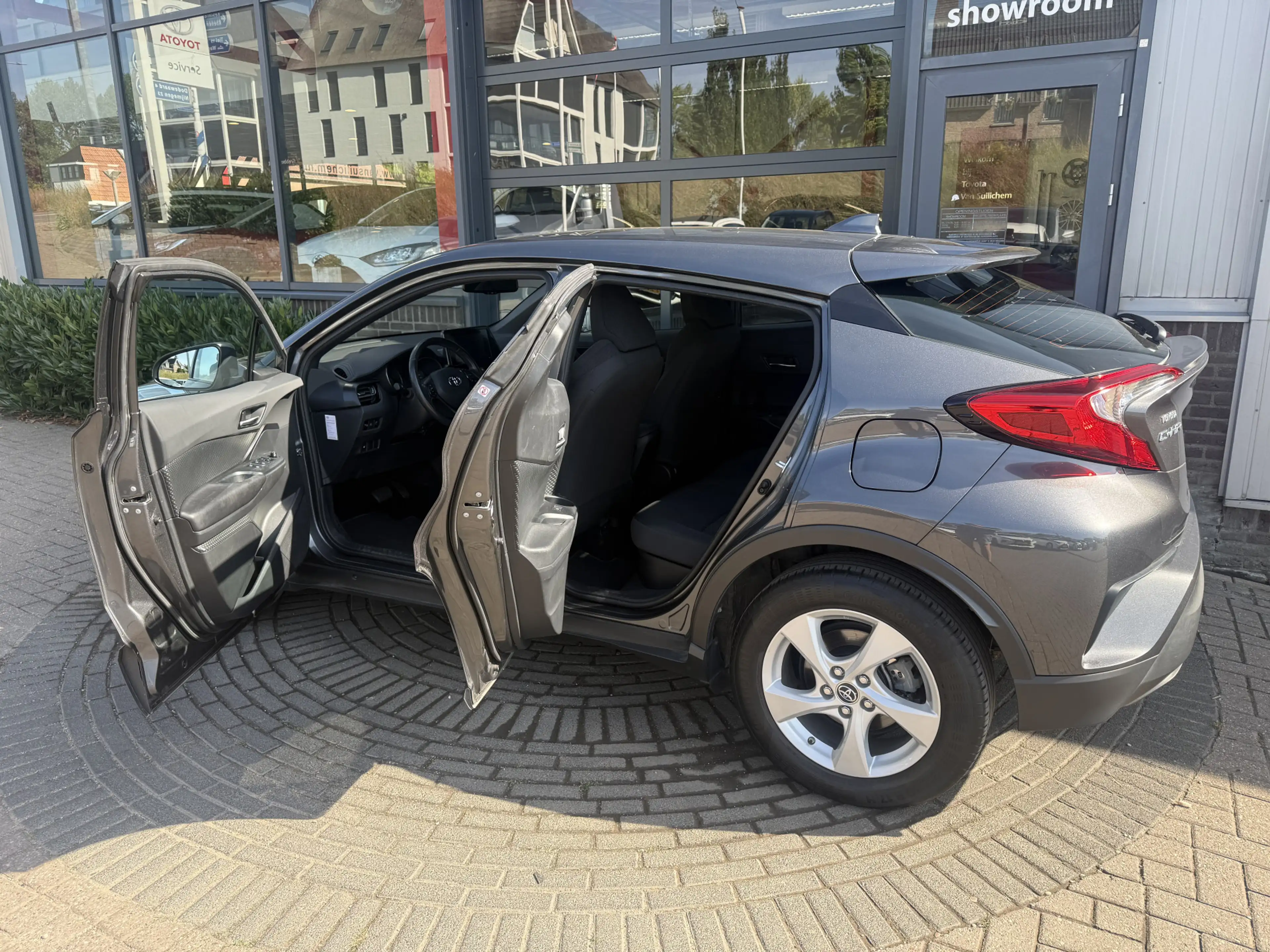 Toyota C-HR 1.8 Hybrid Active — photo 7