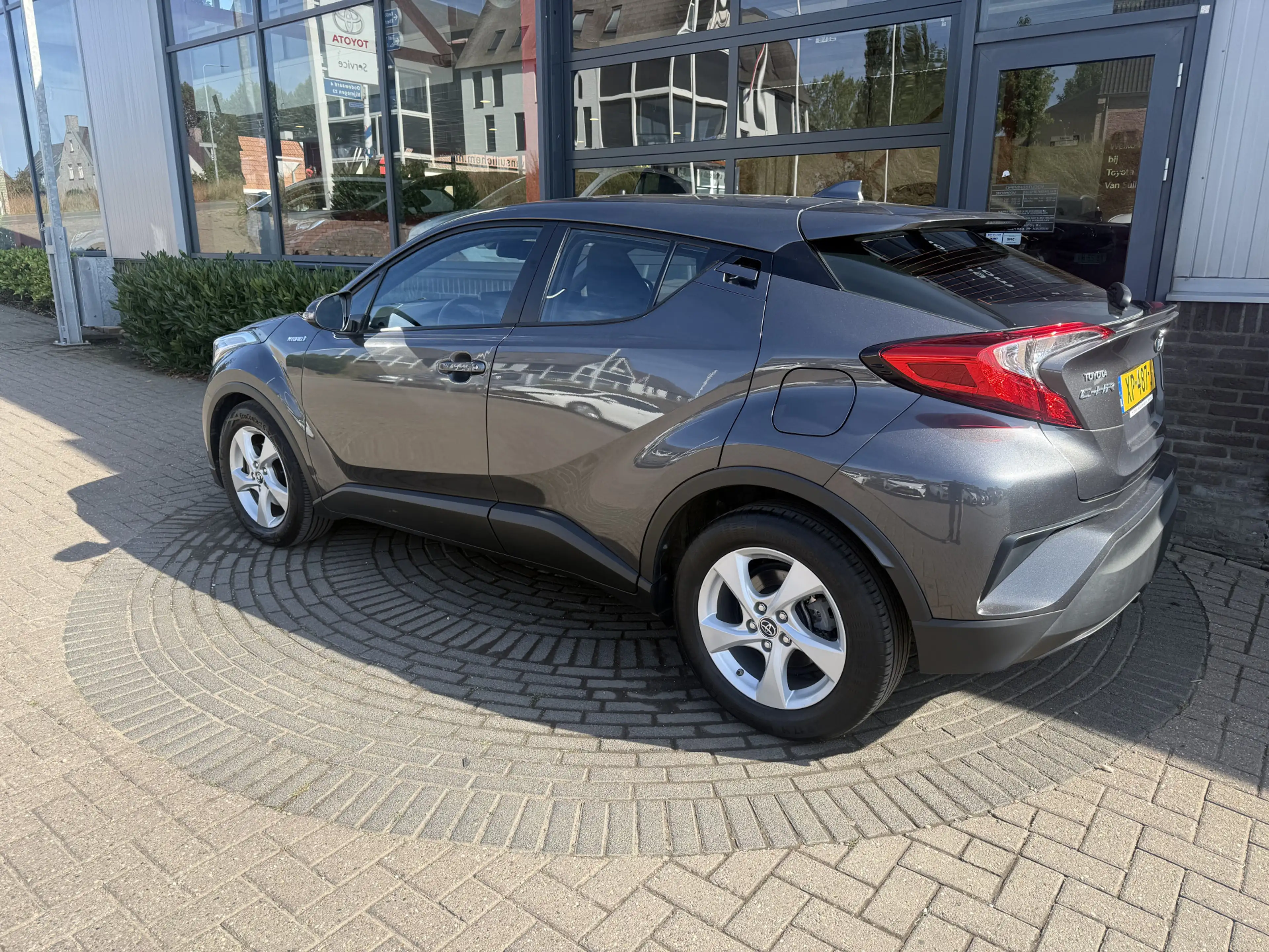Toyota C-HR 1.8 Hybrid Active — photo 3