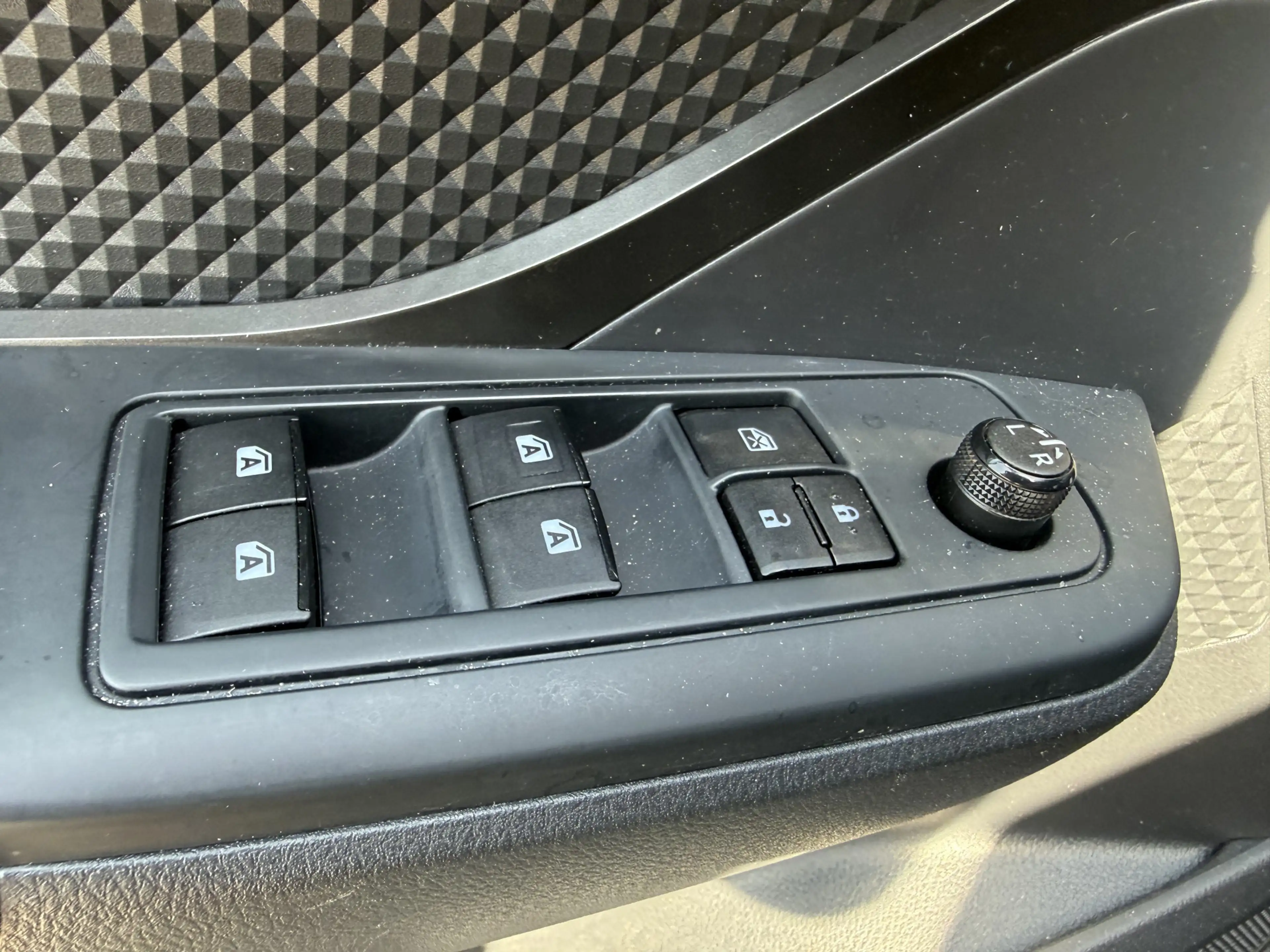 Toyota C-HR 1.8 Hybrid Active — photo 9
